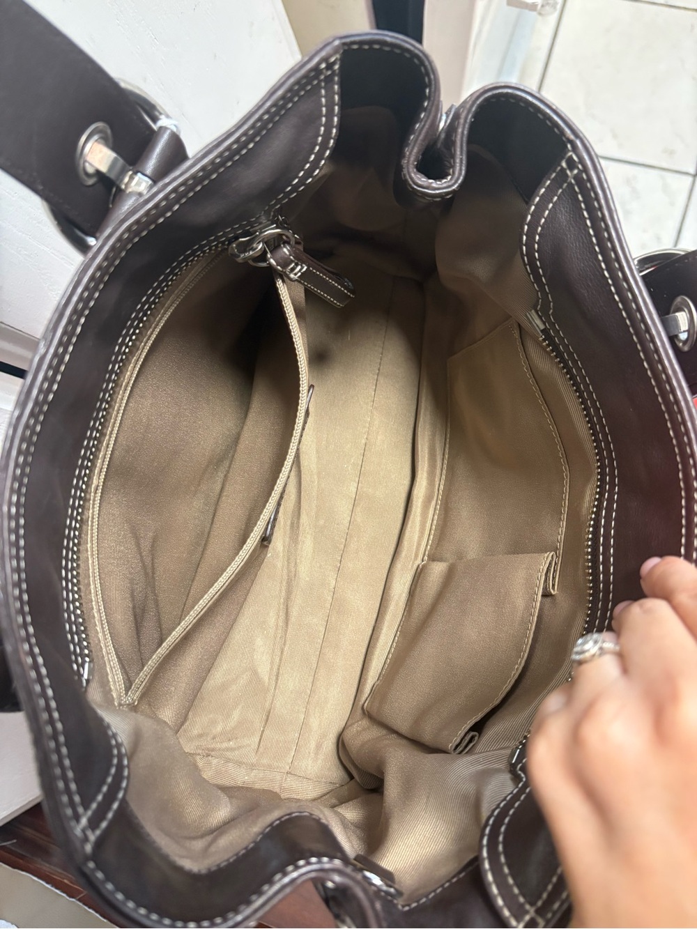Authentic 2007 coach soho mini tote in brown leather View 6